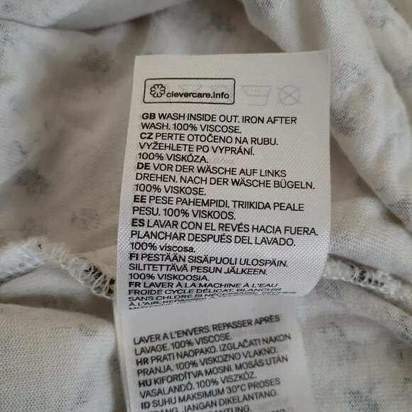 H&M Mama Women's Maternity Size S Short Flutter Sleeve V Neck White Floral Shirt - Picture 7 of 10